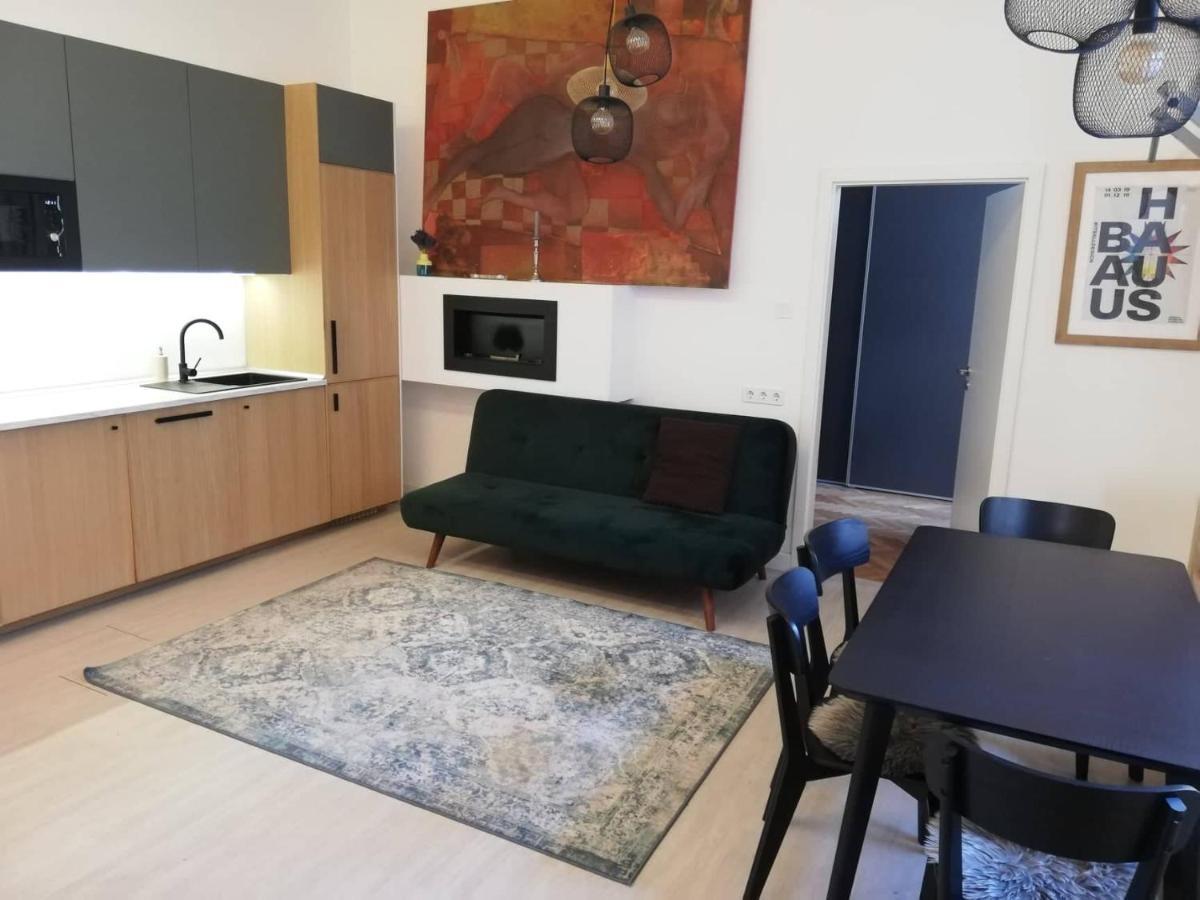 2 Bedroom Stylish Apartment In Buda Budapest Kültér fotó