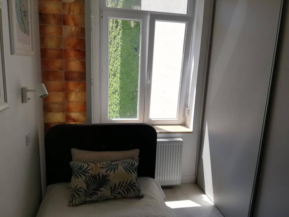 2 Bedroom Stylish Apartment In Buda Budapest Kültér fotó